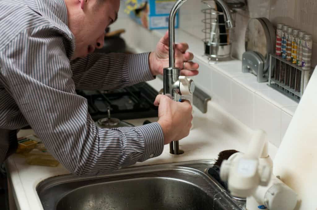 What to do in a plumbing emergency?